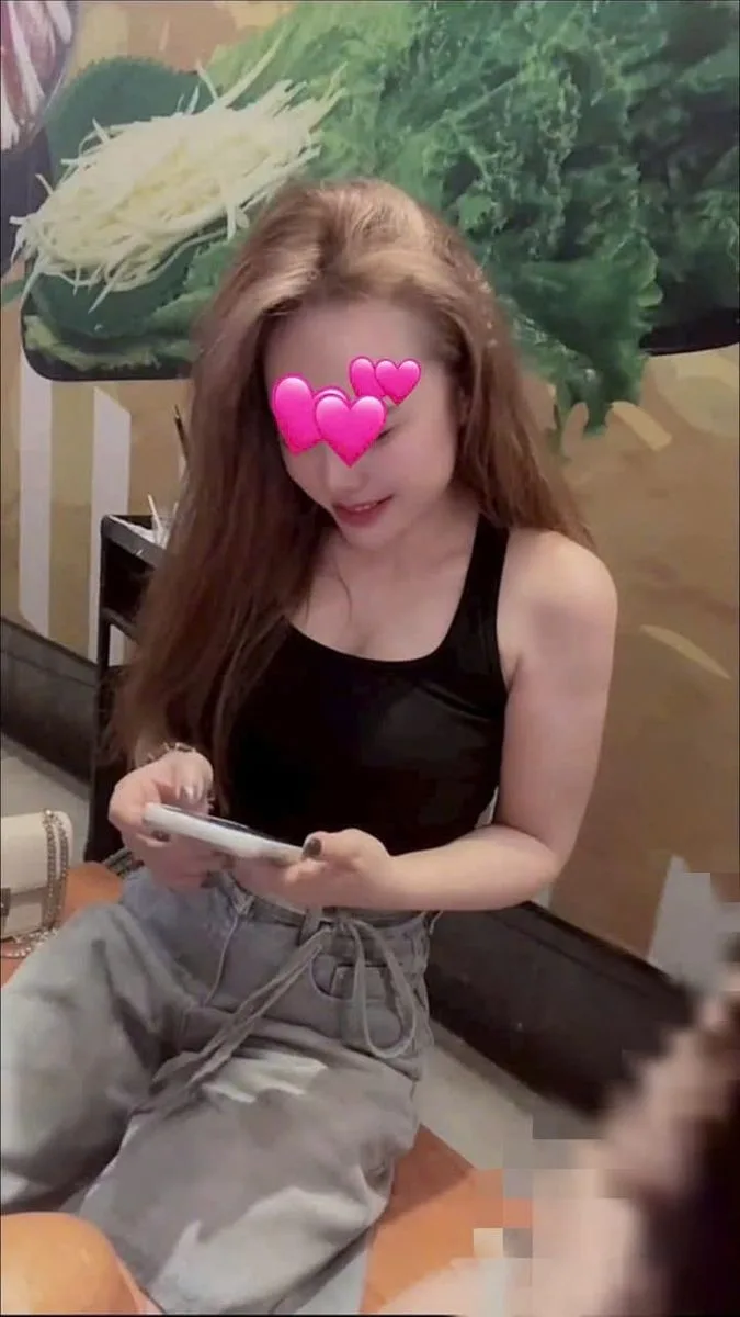 Tú Linh 🌸 hàng chiều chuộng, ngoan xinh , nhiệt tình.
