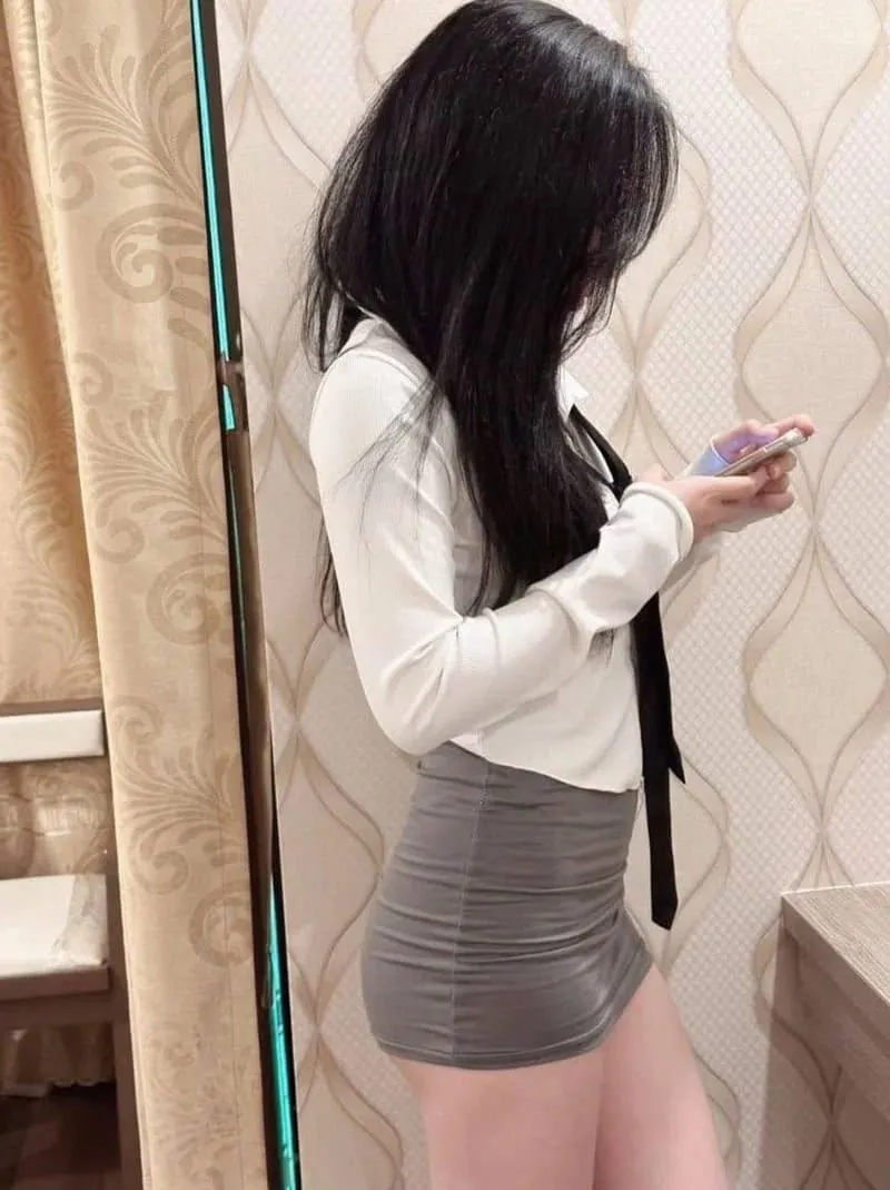 Ngân Xinh:XINH NGOAN YÊU CHIỀU - LÀM TÌNH PHÊ NHƯ NGƯỜI TÌNH - ÔM ẤP MÚT MÁT NHIỆT TÌNH