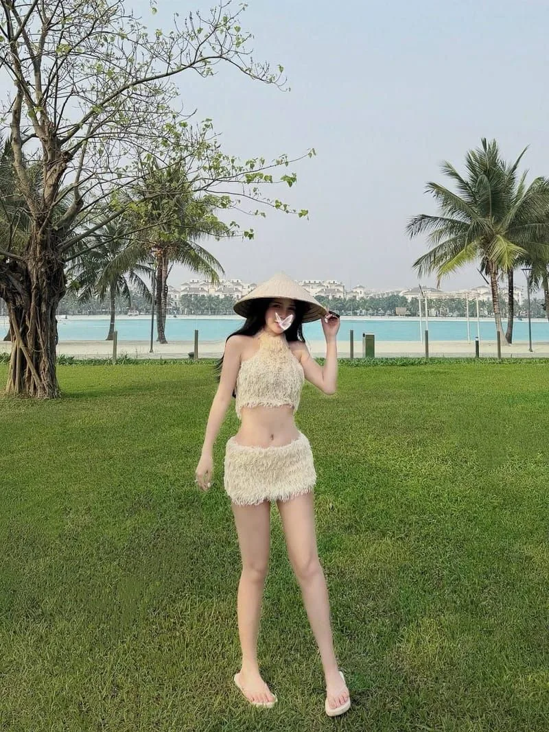 Hà Trang - Gái Miền Tây 1m7 Cực Phẩm Mỹ Nhân !