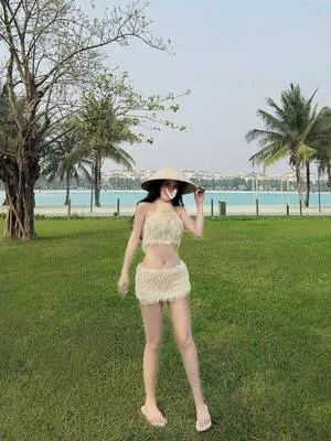 Hà Trang - Gái Miền Tây 1m7 Cực Phẩm Mỹ Nhân !