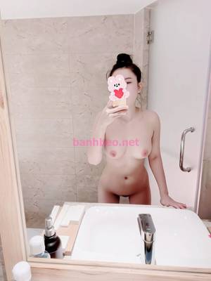 Thiên Vy 1999 hot girl 1m68 vào đời.