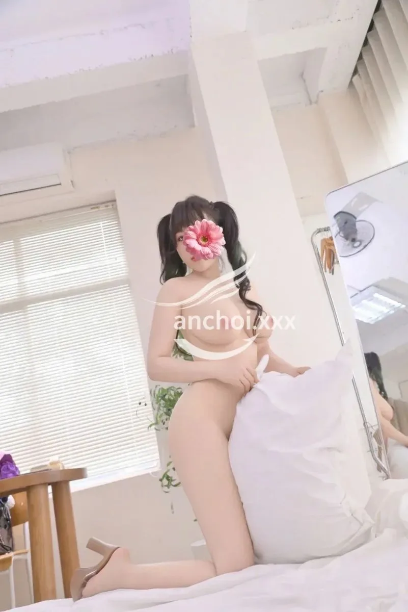 NGỌC VY - GÁI XINH DA TRẮNG DANGS ĐẸP LÀM TINHF CỰC PHÊ.
