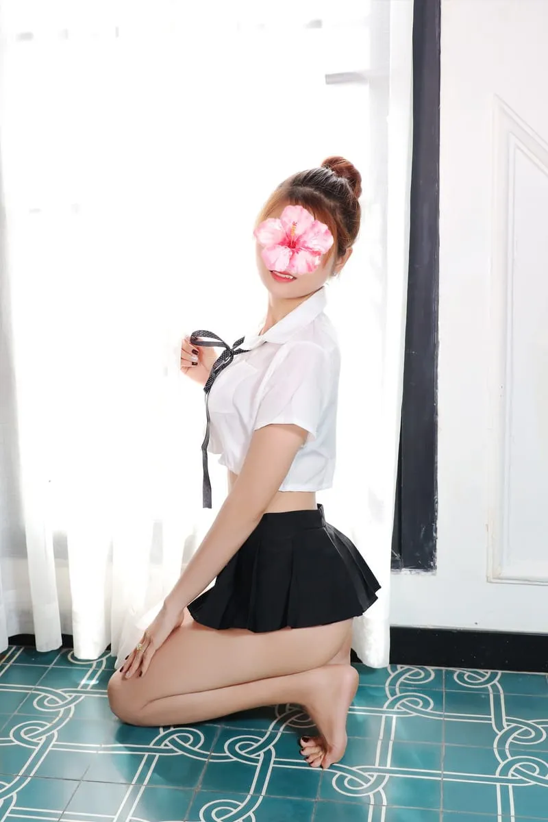 Ảnh 4 - CÚC HOA CÔ NÀNG VUI TÍNH NHIỆT TÌNH DÂM ĐÃNG