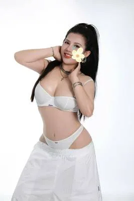 Kim Ngân xinh gái vú to và cực kỳ tình cảm.