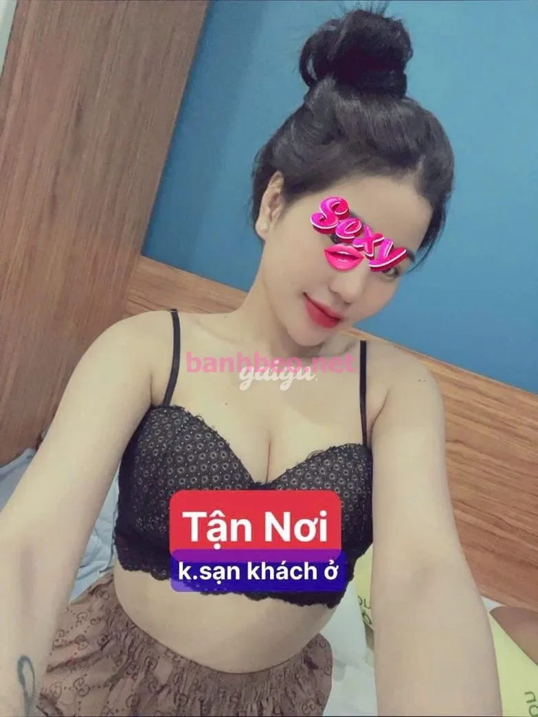 Gái xinh Trâm Anh_ Gương mặt kute, body gợi cảm