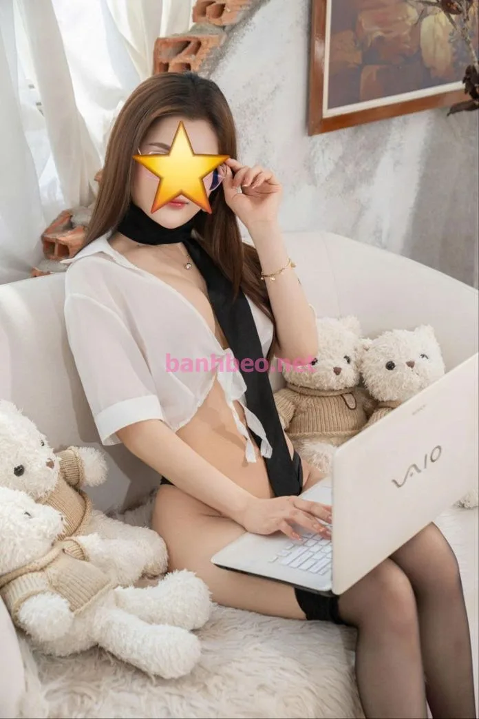 Bé Diễm non tơ nhỏ nhoẵn xinh tươi vào đời.