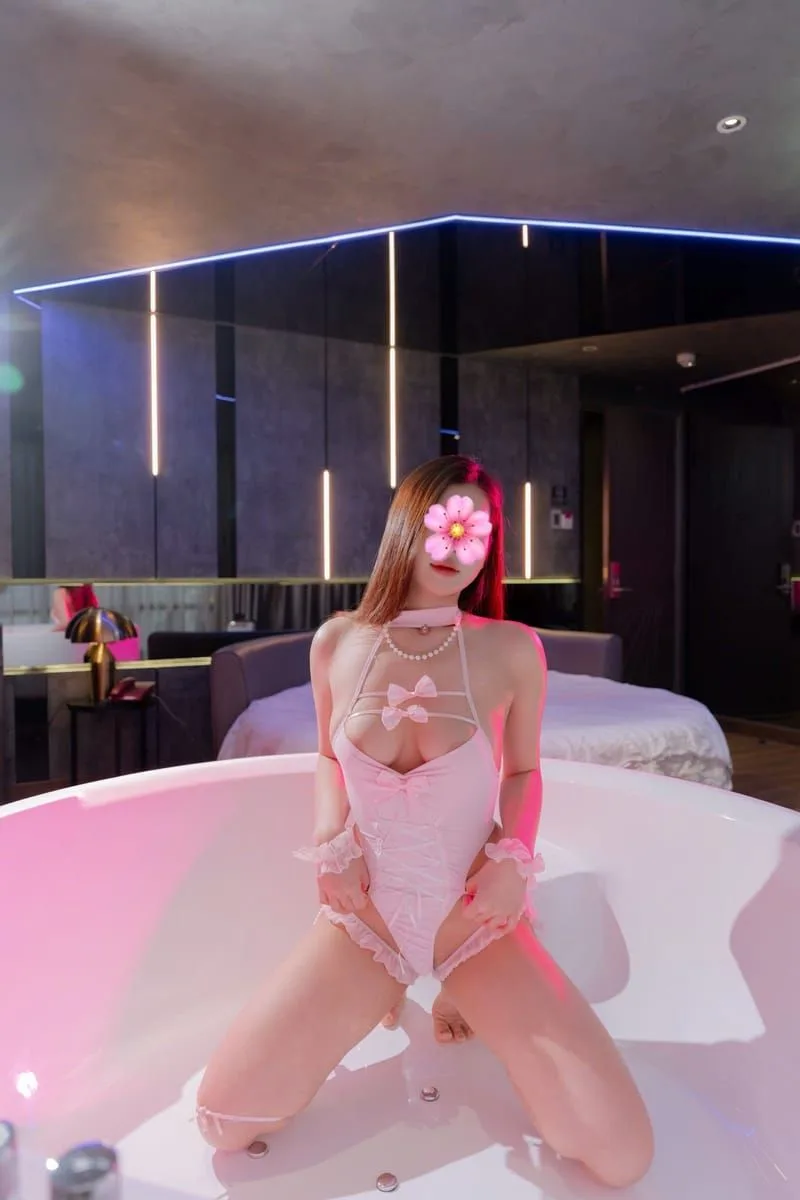 LAN HƯƠNG 2K8 - NON TƠ BODY NÓNG BỎNG KHUÔN MẶT XINH