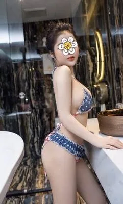 Bích Thảo- em hàng non xinh. Da trắng body nóng bỏng làm tình chuyên nghiệp