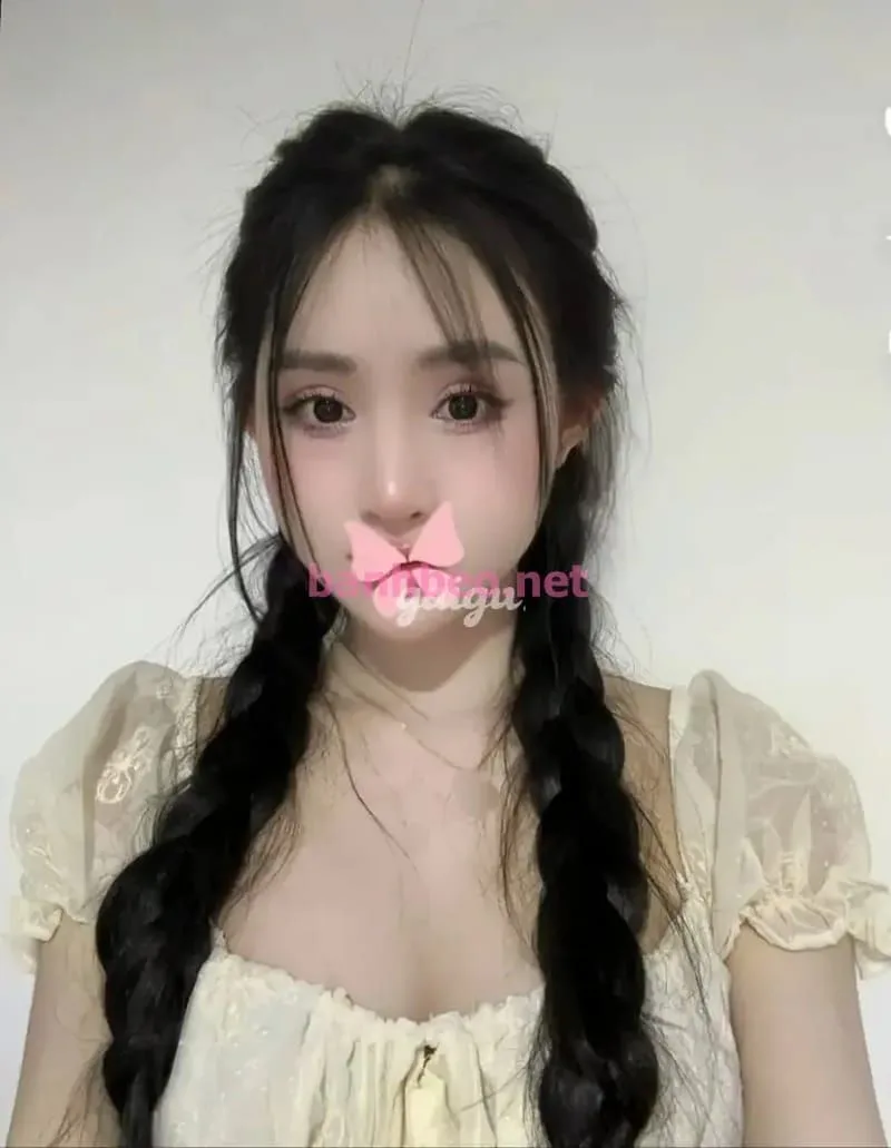 [CHUẨN ẢNH ] Vy Oanh 2k3 ❤️ Mình Dây Cây Cảnh Cực Xinh Ngon Tươi Mộng Nước