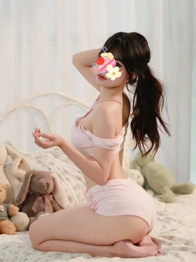 Ảnh 6 - Bé Amy - Body Gym Chuẩn, Vòng Nào Cũng Đẹp