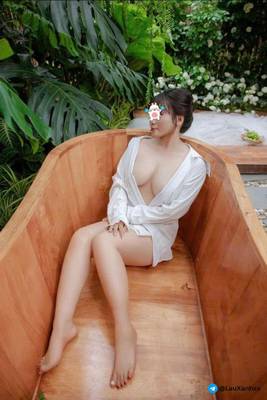 GÁI DÂM THẢO LY_ MẶT XINH DỄ THƯƠNG VỚI CÁI BYM ƯỚT ÁT