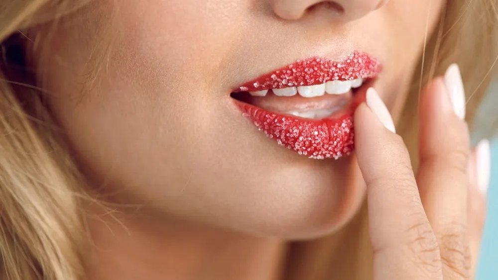 Hướng dẫn cách sử dụng tẩy tế bào chết môi đúng cách