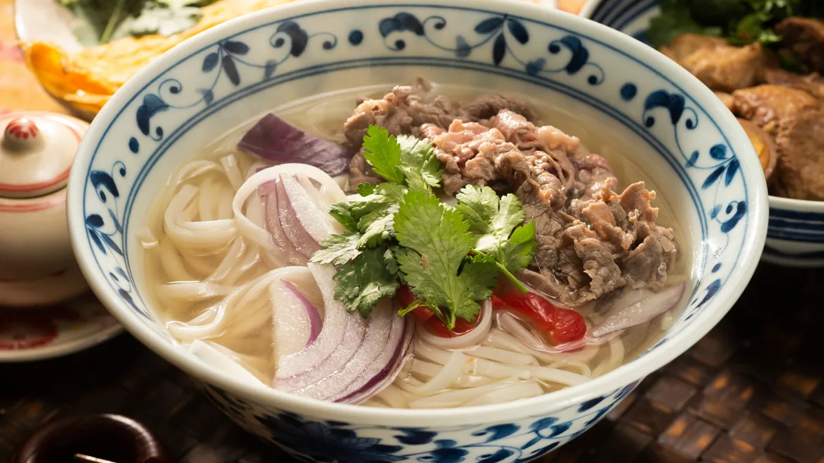 Bún, phở, cơm: Món nào làm tăng đường huyết nhiều hơn?