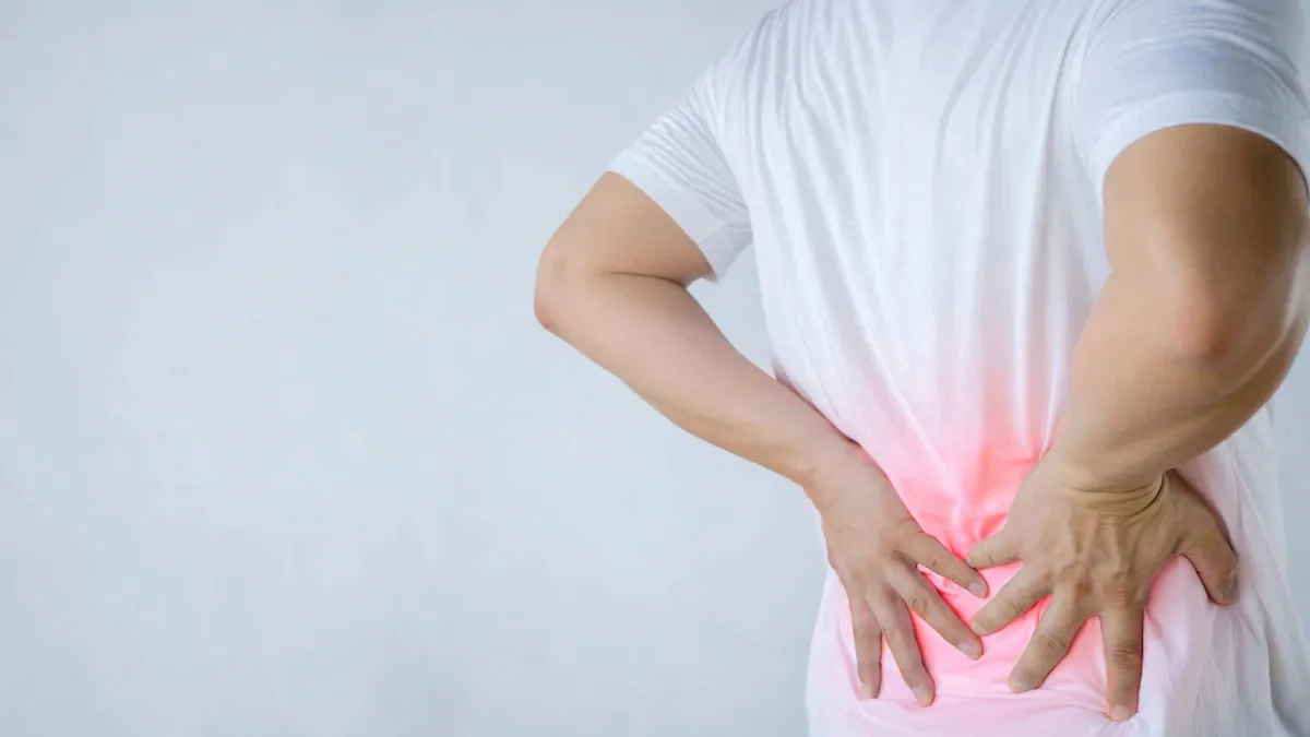 Gãy đốt sống lưng L1 có nguy hiểm không? Biến chứng và cách điều trị