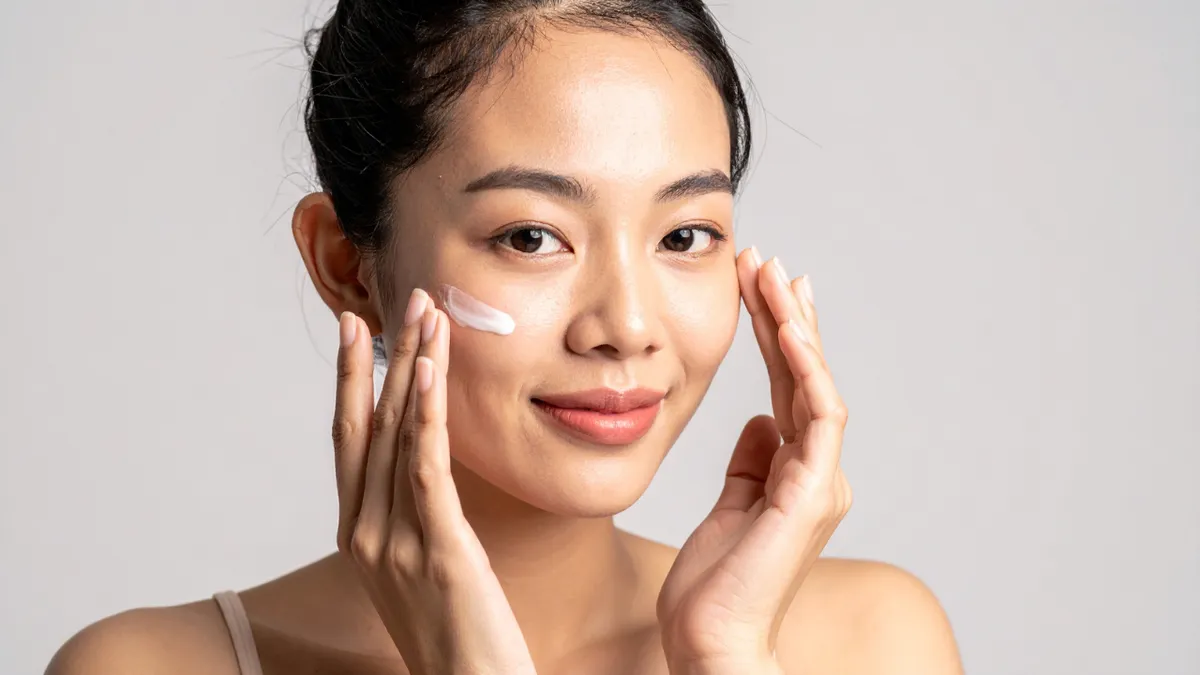 Vì sao dưỡng ẩm rồi mà da vẫn đổ dầu?
