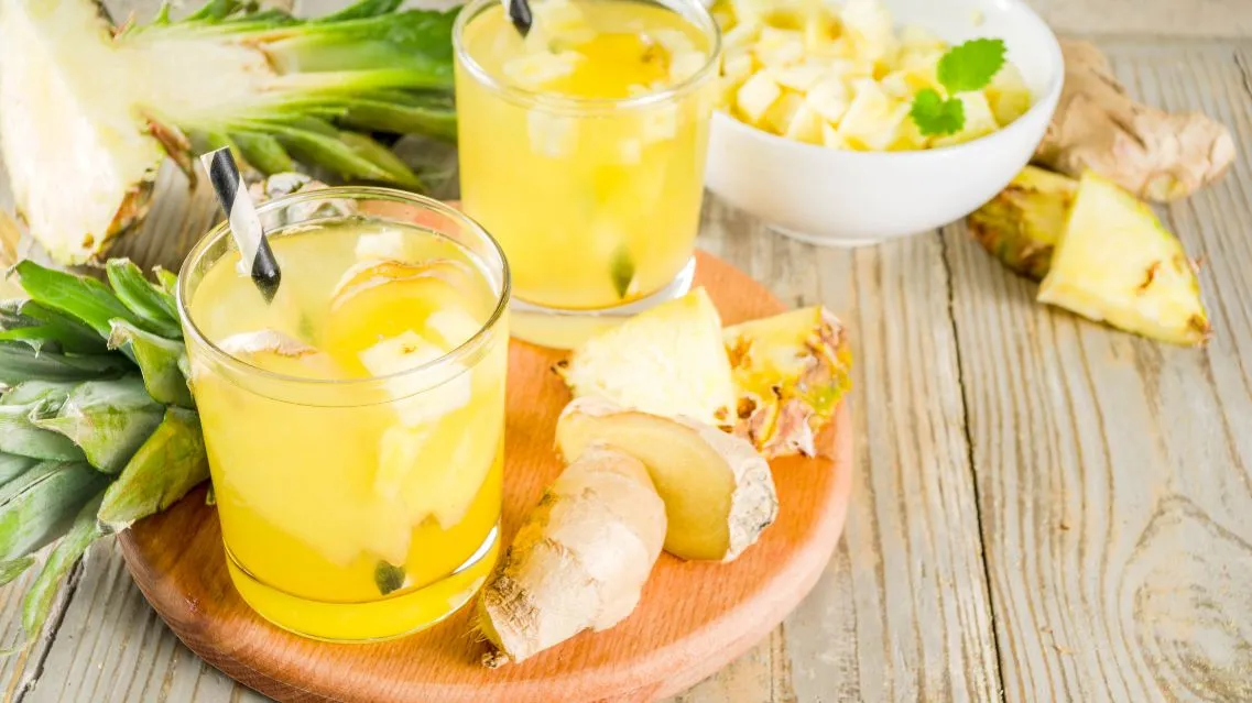 Nước ép dứa gừng muối nên uống lúc nào? Thời điểm vàng không nên bỏ qua