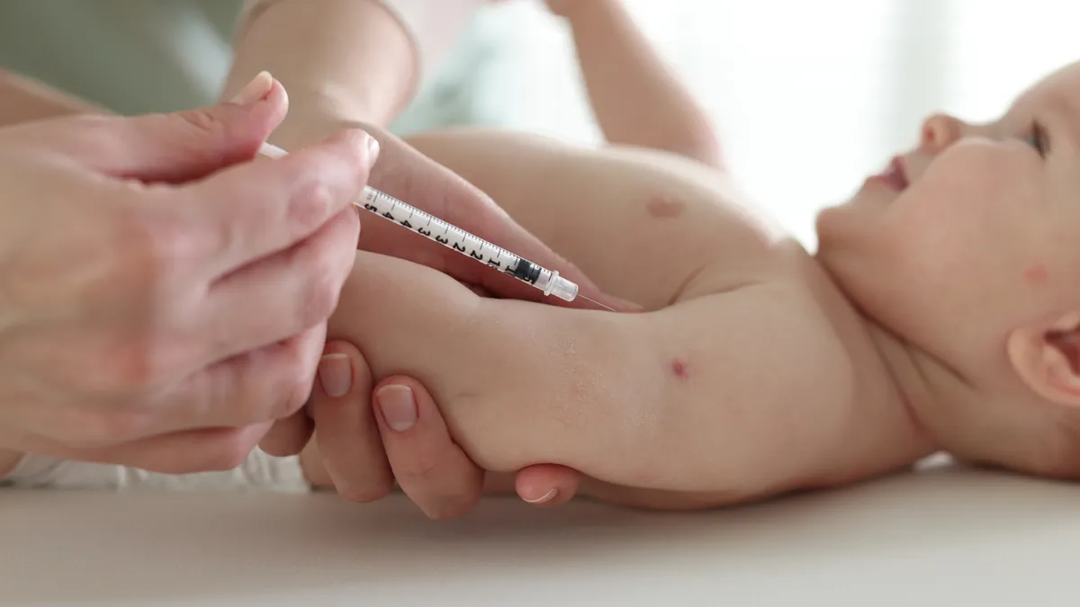 Giá vắc xin Infanrix Hexa hiện nay bao nhiêu và bảo vệ trẻ khỏi những bệnh nào?