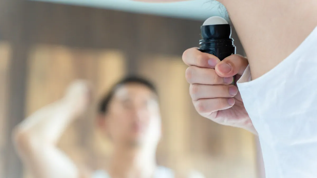 Top lăn khử mùi không gây vàng áo nam được ưa chuộng nhất