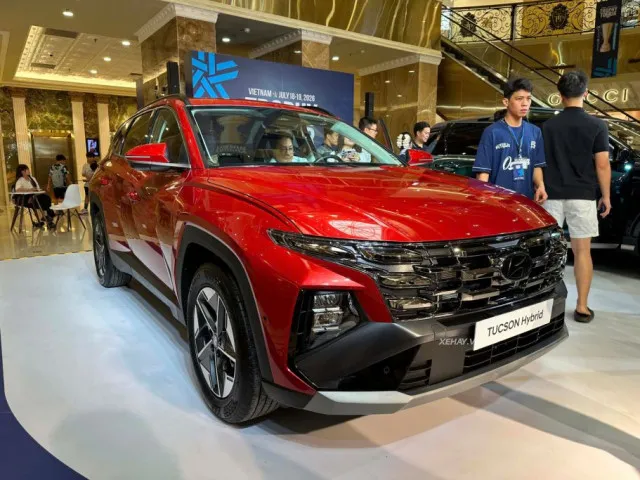 Hyundai Tucson Hybrid lần đầu được trưng bày tại Hà Nội: Giá dự kiến hơn 1 tỷ đồng, ra mắt vào tháng 10