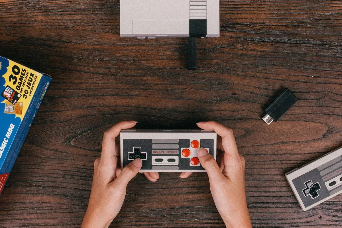 Tay cầm NES Classic Edition có phiên bản không dây, giá bằng 2/3 thân máy