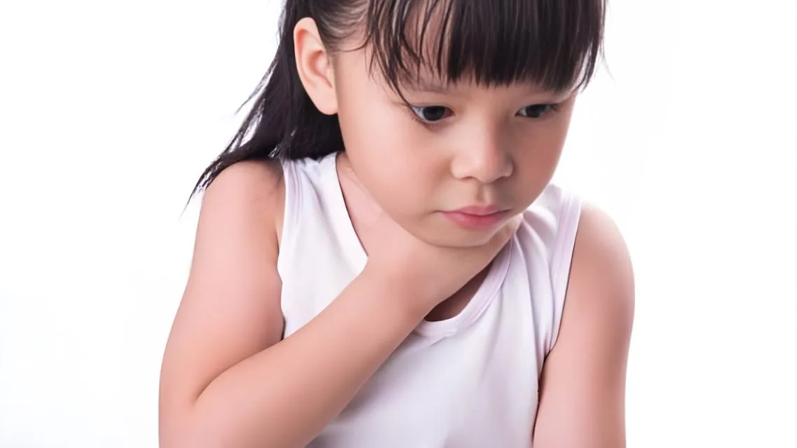 Hóc dị vật gây khó thở: Nguy cơ và hướng dẫn sơ cứu đúng cách