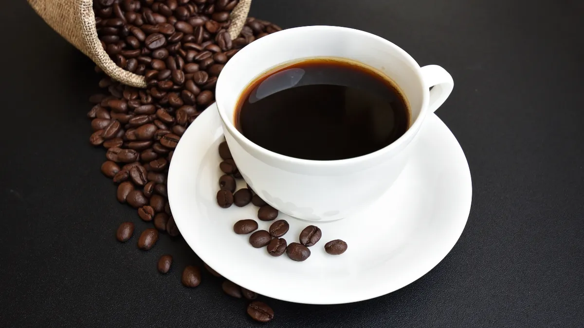 Uống cà phê bị ợ hơi là do đâu và cách cải thiện hiệu quả?