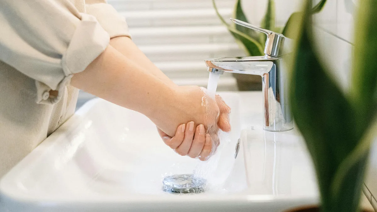 3 bí quyết giúp đôi bàn tay luôn thơm và mềm mại