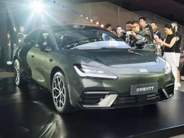 Tin xe 9/7: Geely Galaxy TT chạy 725 km, Bentley đặt tên SUV điện đầu tiên