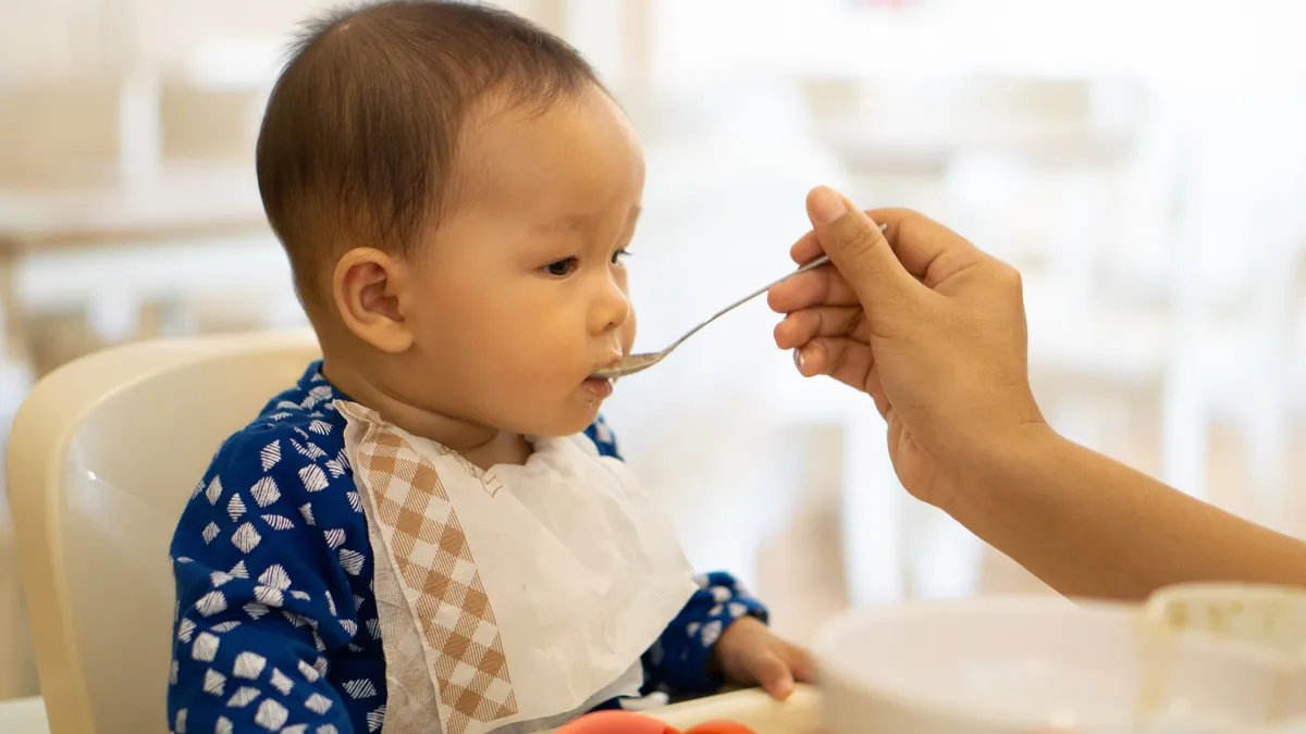 Cách nấu cháo ăn dặm cho bé 6 tháng đầy đủ dinh dưỡng và dễ tiêu hóa