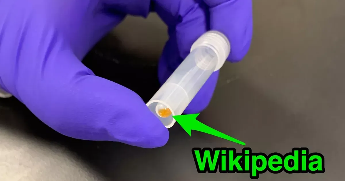 Toàn bộ 16 GB Wikipedia tiếng Anh được lưu trữ trên ADN, nằm gọn trong ống nghiệm thế này đây