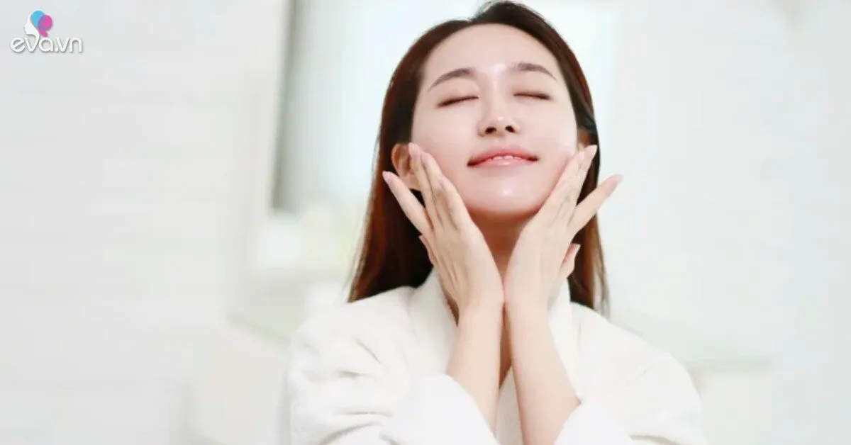 Đừng thoa tinh chất dưỡng da trực tiếp lên mặt, các thẩm mỹ viện Hàn làm thế này giúp trắng da, xóa nhăn
