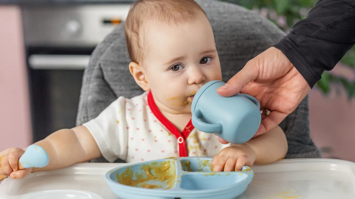 Thực đơn ăn dặm cho bé bị táo bón dễ tiêu hóa