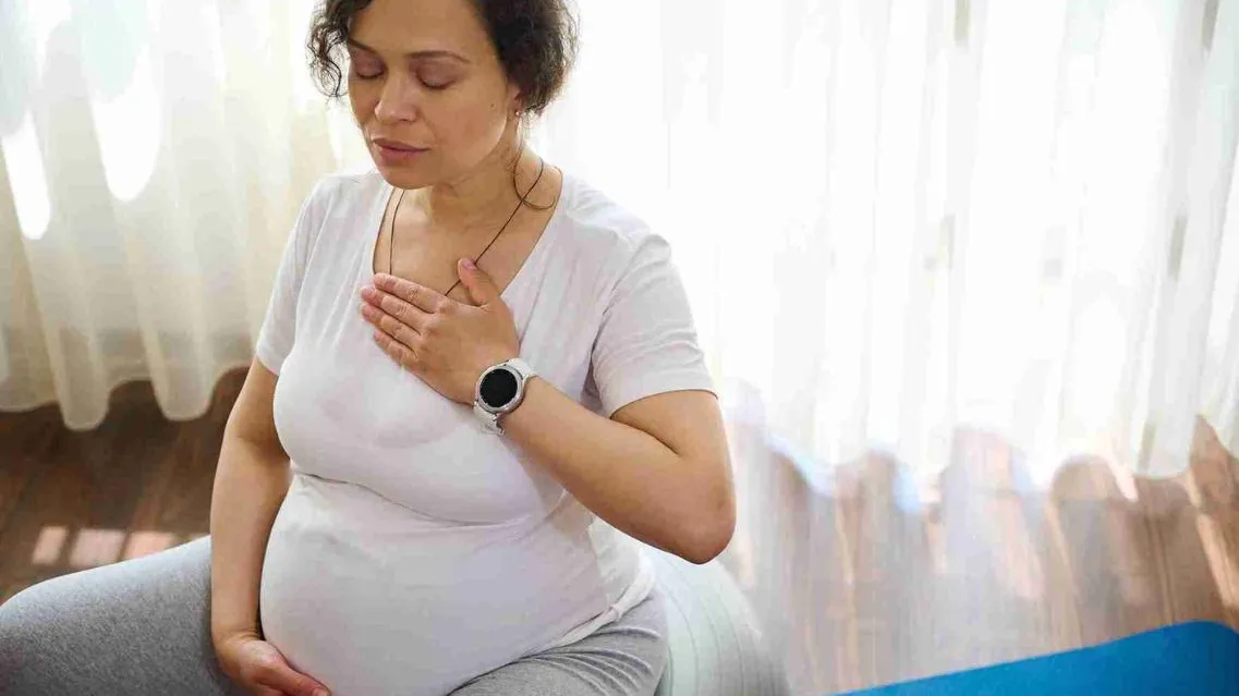 Bà bầu bị khó thở hụt hơi 3 tháng giữa có nguy hiểm không?