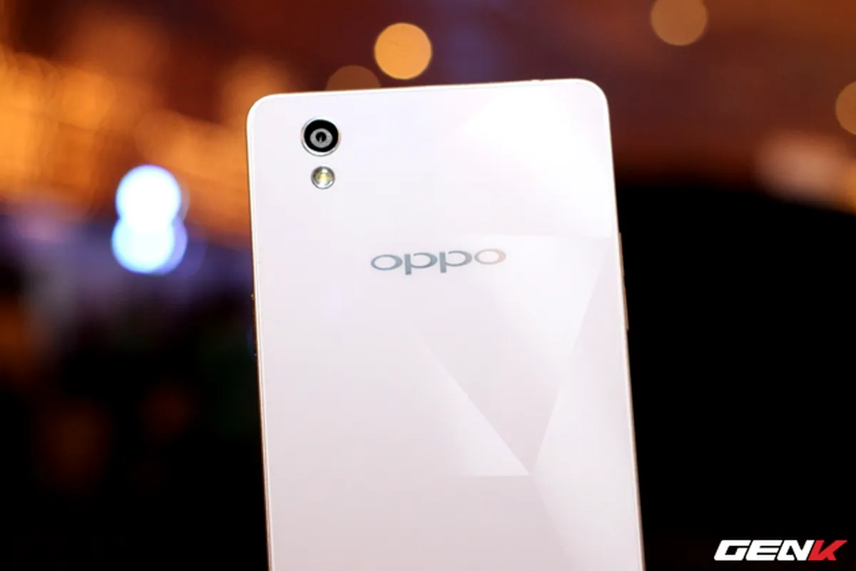 Cận cảnh Mirror 5 - smartphone "kim cương" mới của Oppo