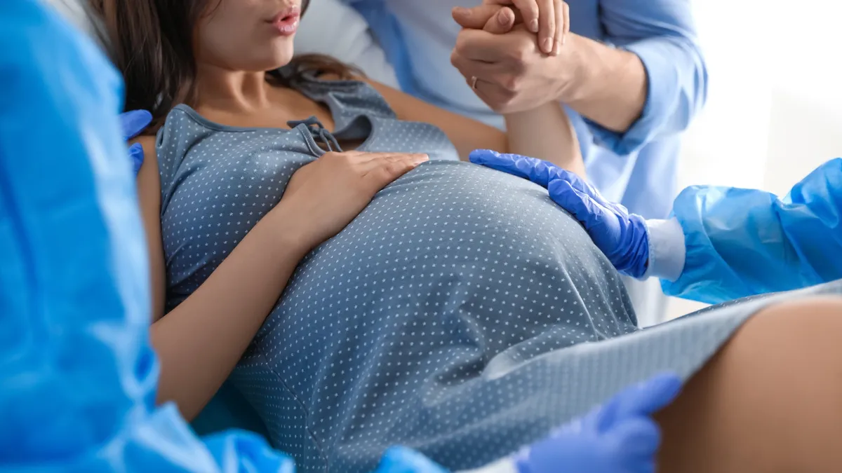 Đẻ chỉ huy là gì? Phương pháp sinh giúp mẹ bầu chủ động quá trình chuyển dạ