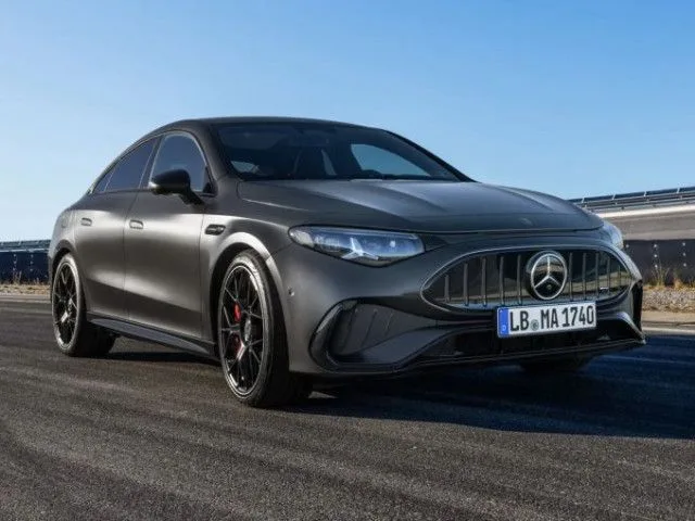 Mercedes-AMG CLA 45 bước sang kỷ nguyên điện hóa, mạnh 680 mã lực, tăng tốc từ 0-100 km/h trong 3 giây