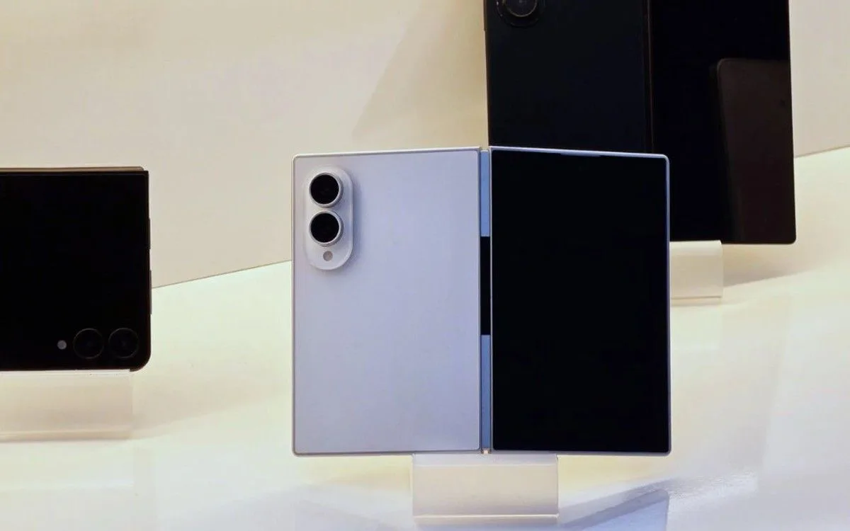 Galaxy Z Fold mới có thể thay đổi từ bên trong để hoàn thiện trải nghiệm bên ngoài