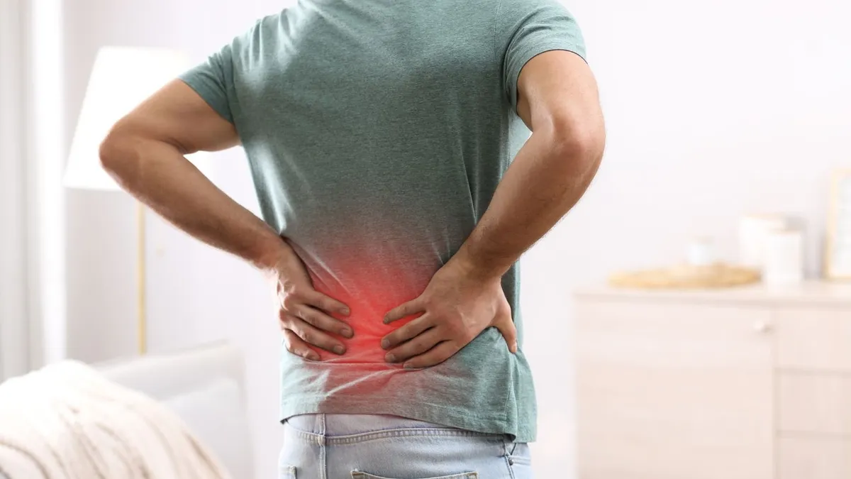 Đau ngang thắt lưng là bệnh gì? Nguyên nhân và cách khắc phục