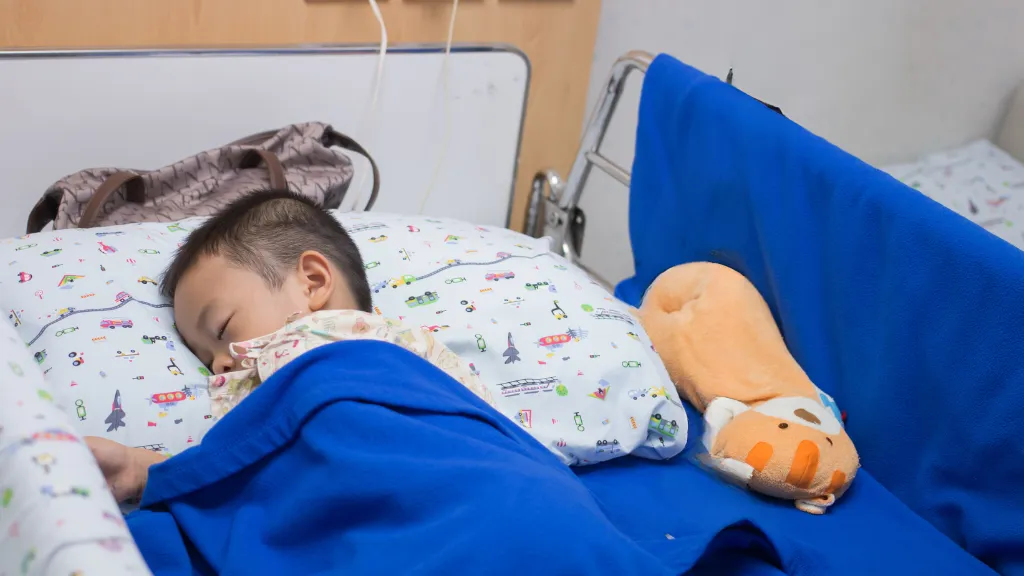 Trẻ 2 tuổi ngủ nằm sấp có sao không?