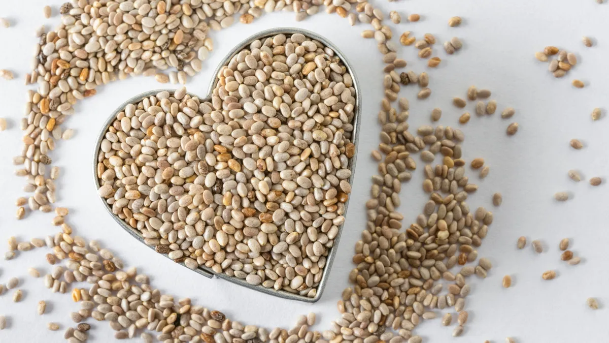Hạt chia trắng: Đặc điểm, công dụng và cách dùng