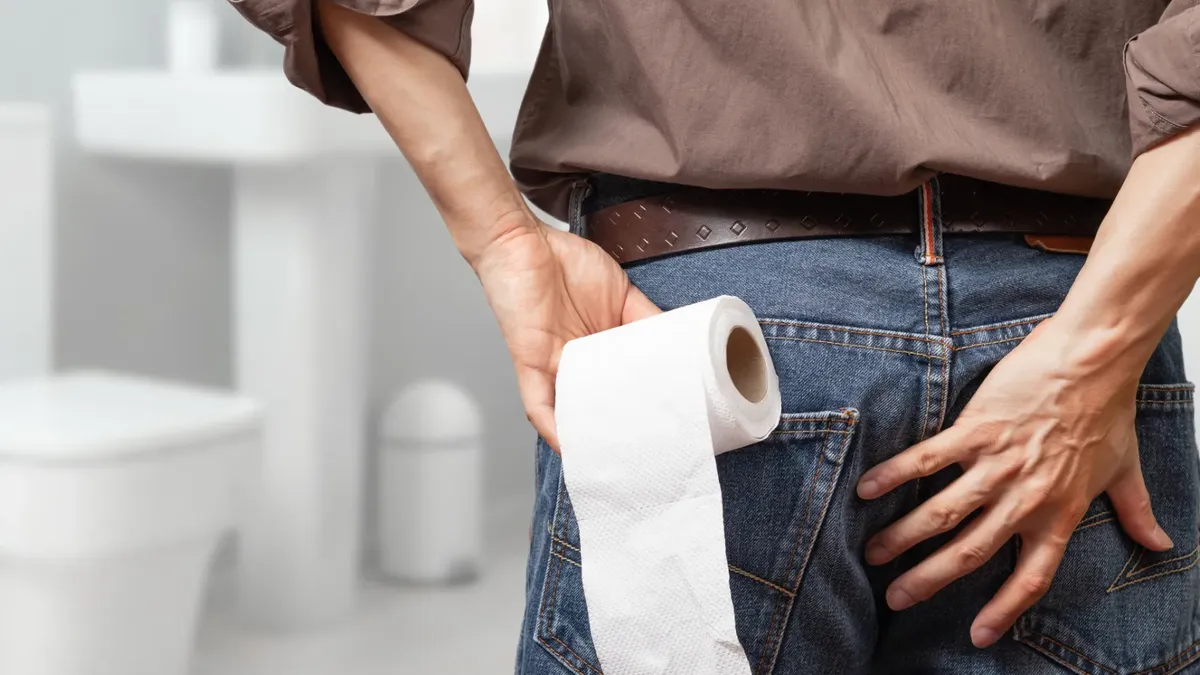 Hậu môn ẩm ướt có mùi hôi là dấu hiệu cảnh báo bệnh nào?