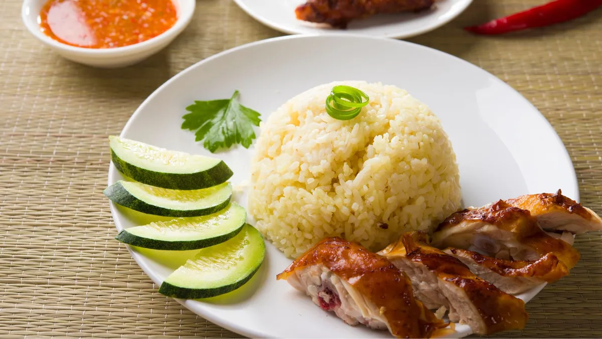 Cơm gà bao nhiêu calo? Ăn cơm gà có tăng cân không?