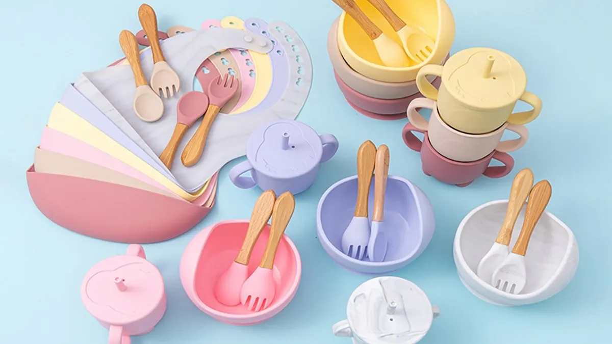 Mua dụng cụ ăn dặm cho bé 6 tháng: Những lưu ý mẹ nên biết