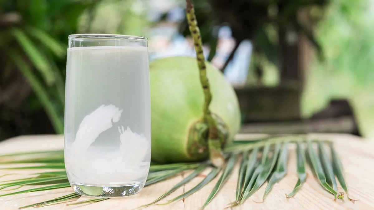 Uống nước dừa trước khi quan hệ có tác dụng gì? Lợi ích của nước dừa đối với sức khỏe sinh lý