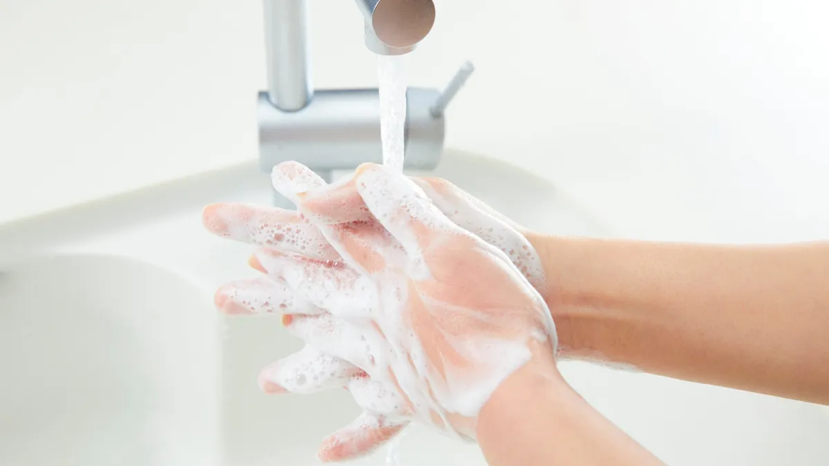 Quy trình 6 bước rửa tay cho trẻ mầm non