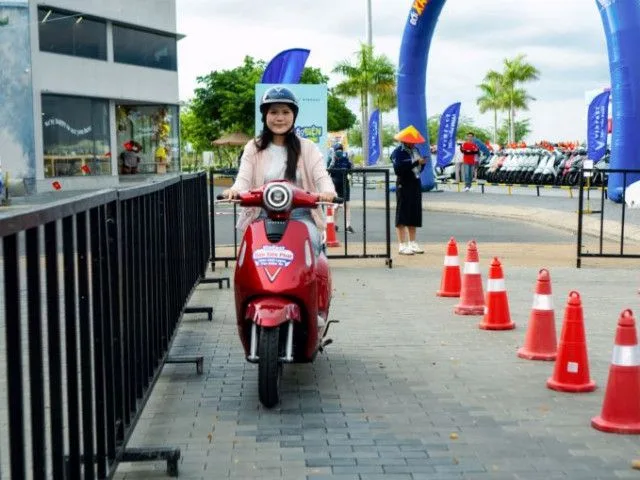 Xe đổi pin VinFast Evo Lite “làm mưa làm gió” phân khúc xe không cần bằng lái với giá chỉ hơn 14 triệu đồng
