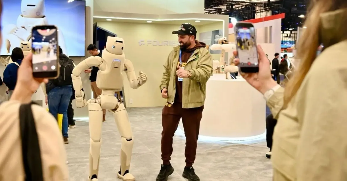 Robot hình người “đáng yêu nhất thế giới” gây chú ý tại CES 2026 với khả năng nhảy múa, chơi cờ và tương tác như con người