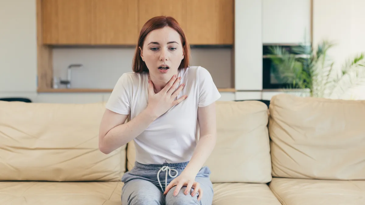 Sặc nước vào phổi: Dấu hiệu và nguy hại đối với sức khỏe