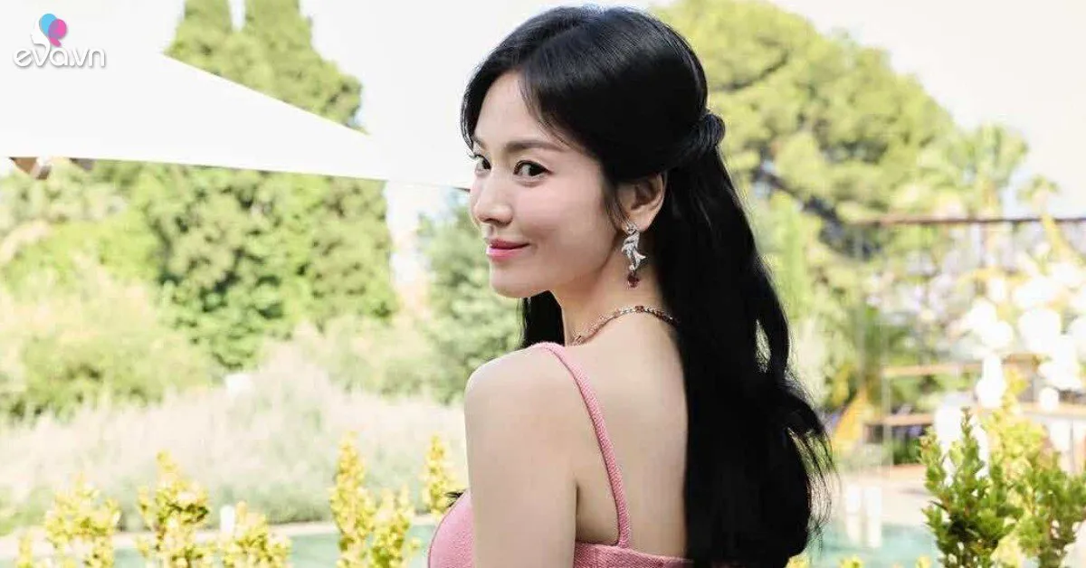 "Quốc bảo nhan sắc" xứ Hàn sở hữu làn da mịn màng không tì vết ở tuổi 44, bí quyết gói gọn trong 3 bước đơn giản