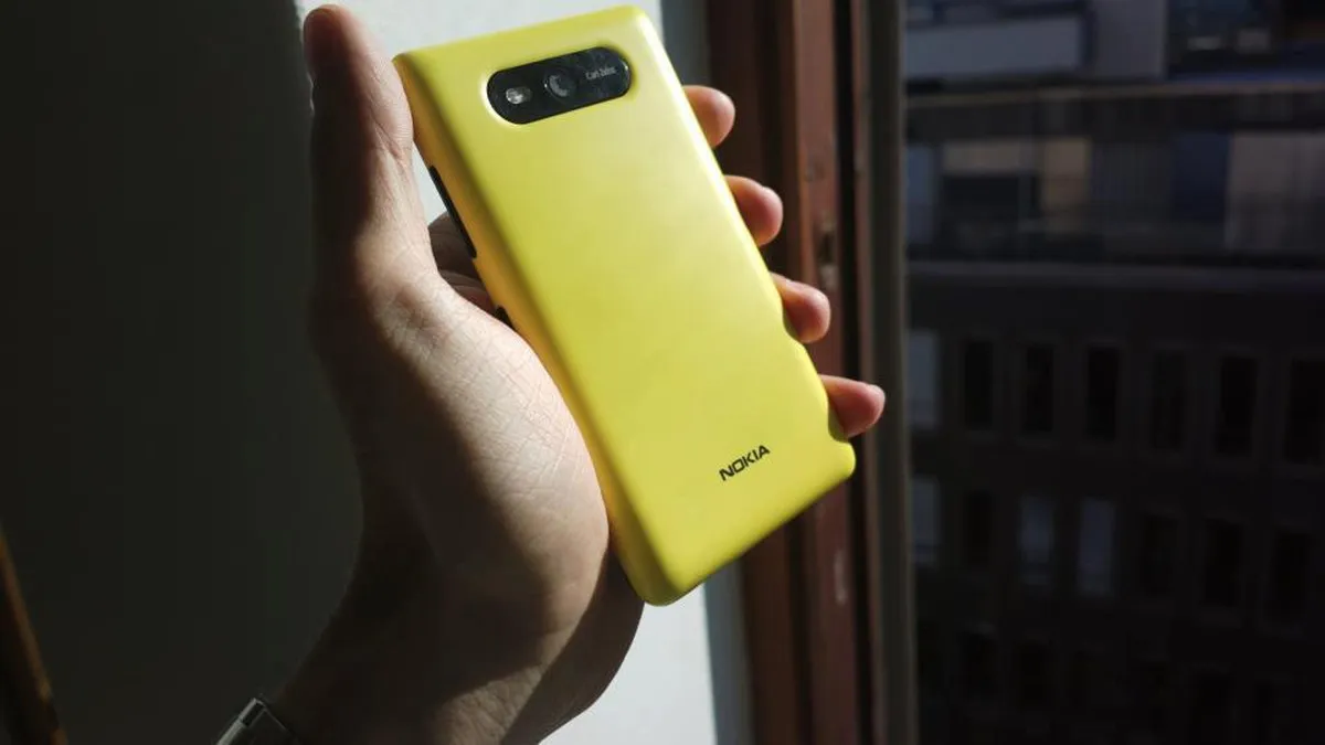 Smartphone Lumia sẽ có pin năng lượng mặt trời